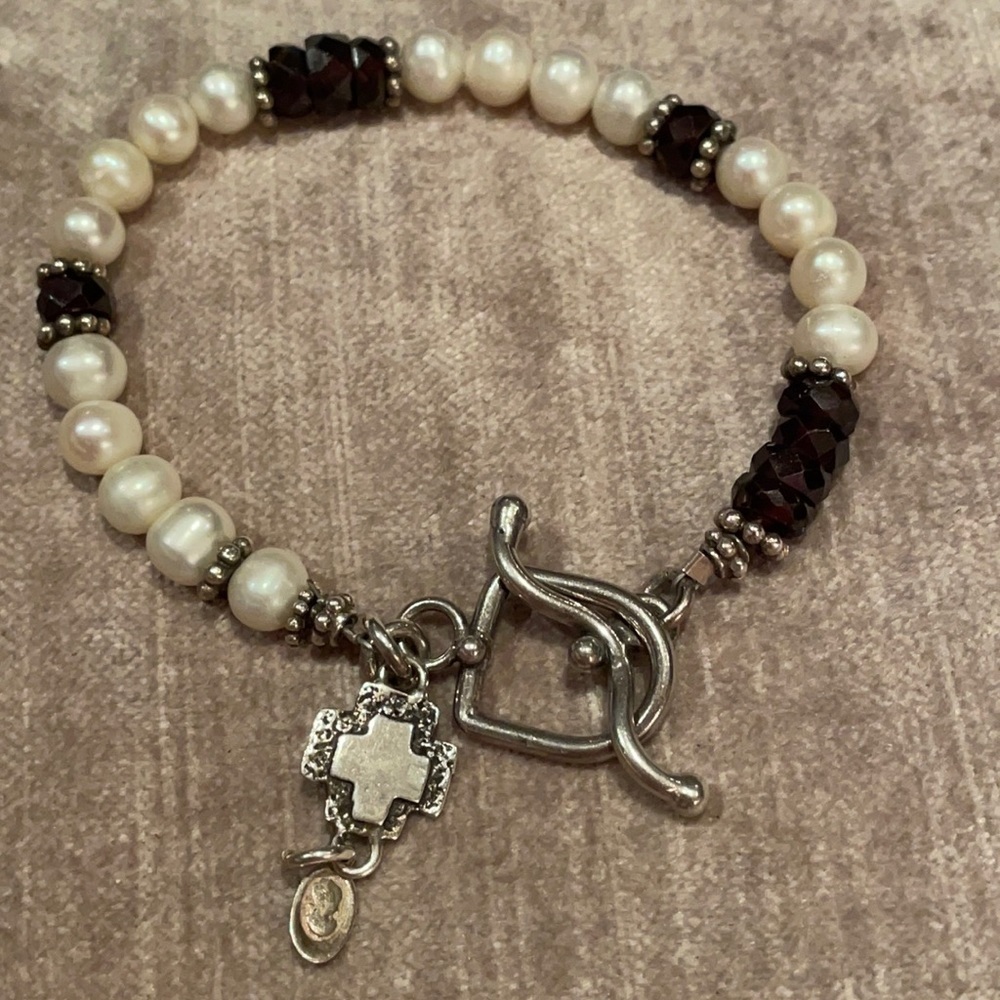 Pearl & Black Faceted Beaded Cross Bracelet